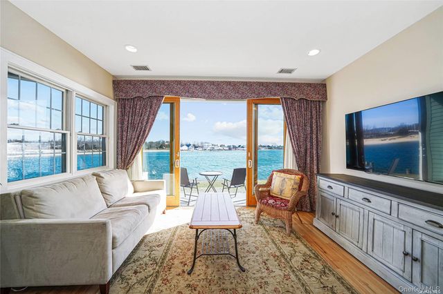 40 Stirling Cove, Greenport, NY 11944