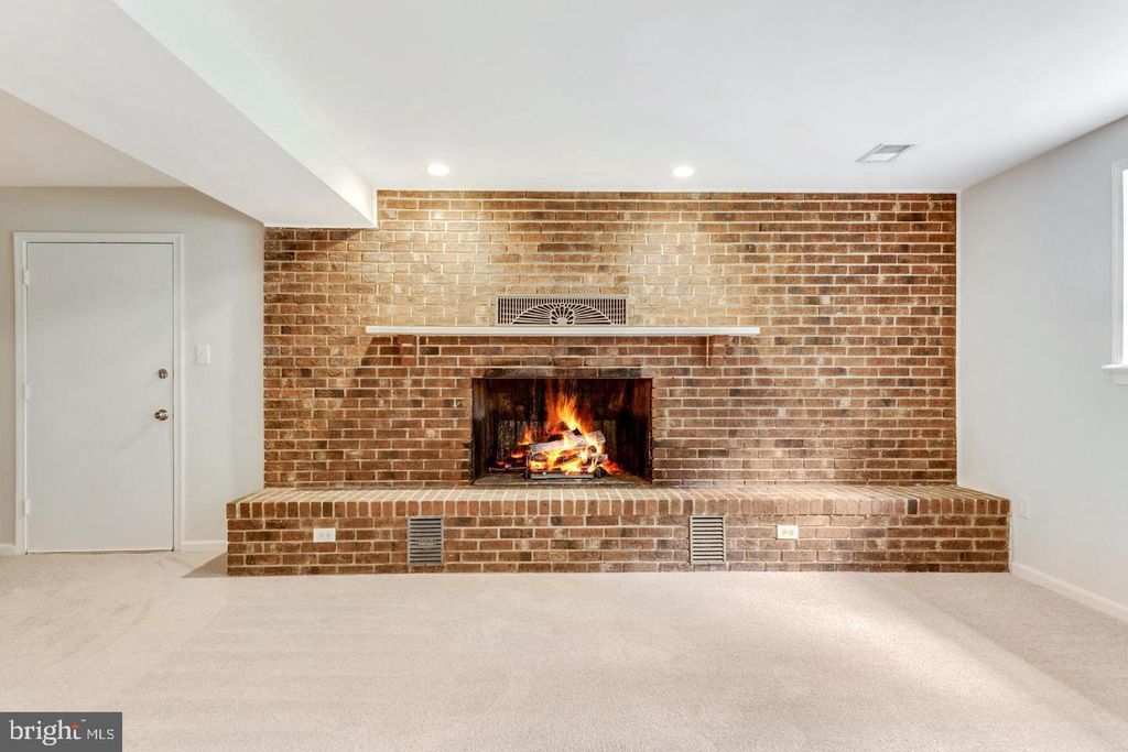 8918 BURWELL RD, Nokesville, VA 20181