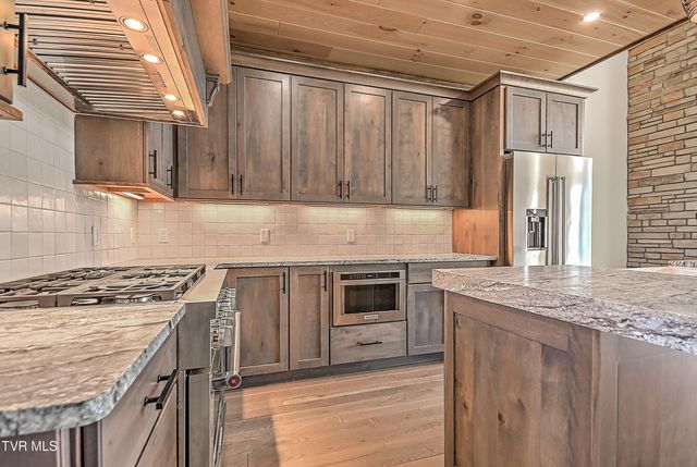 136 Farmhouse Village Trail, Butler, TN 37640