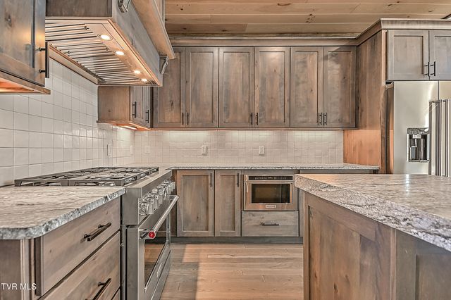 136 Farmhouse Village Trail, Butler, TN 37640