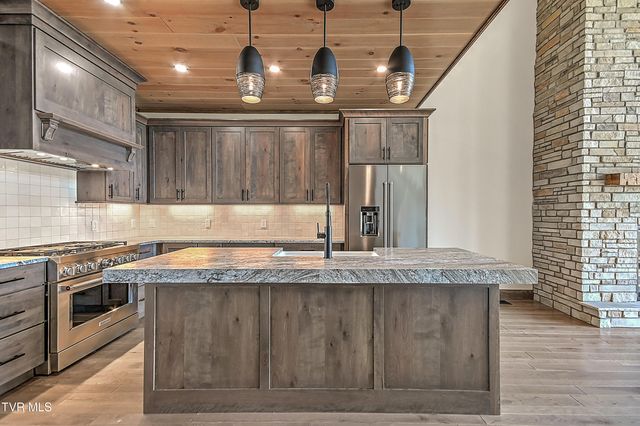 136 Farmhouse Village Trail, Butler, TN 37640