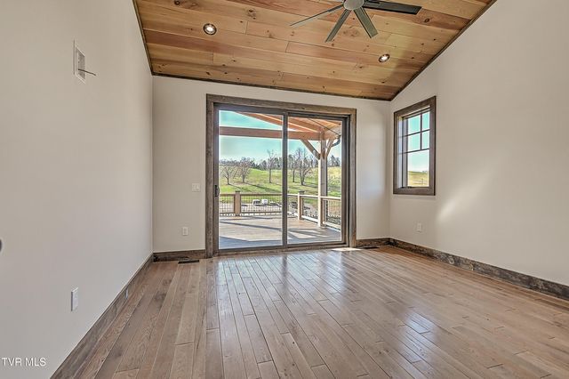 136 Farmhouse Village Trail, Butler, TN 37640