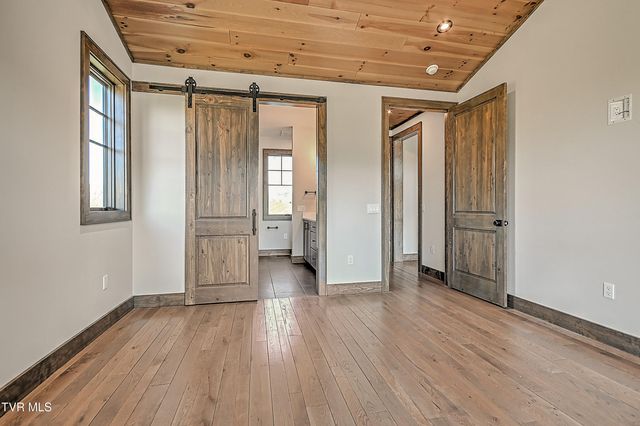 136 Farmhouse Village Trail, Butler, TN 37640