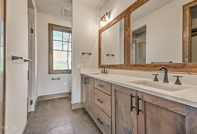 136 Farmhouse Village Trail, Butler, TN 37640