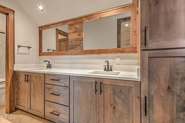 136 Farmhouse Village Trail, Butler, TN 37640