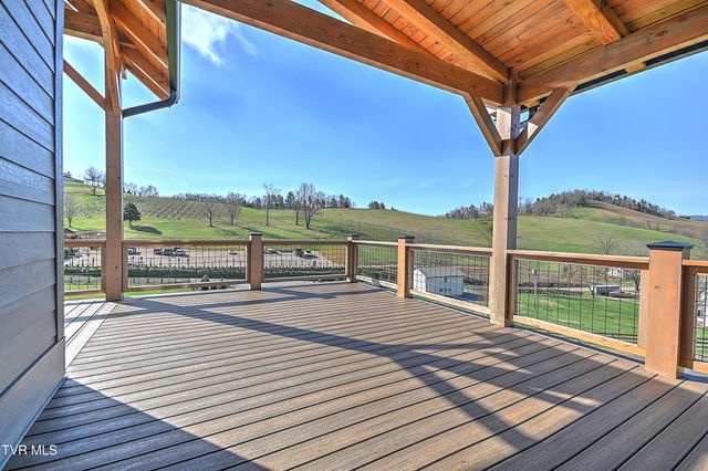 136 Farmhouse Village Trail, Butler, TN 37640