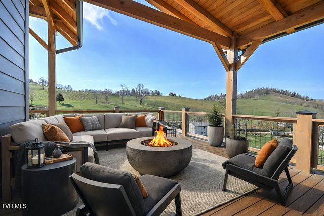 136 Farmhouse Village Trail, Butler, TN 37640