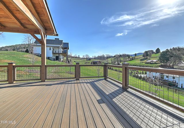 136 Farmhouse Village Trail, Butler, TN 37640