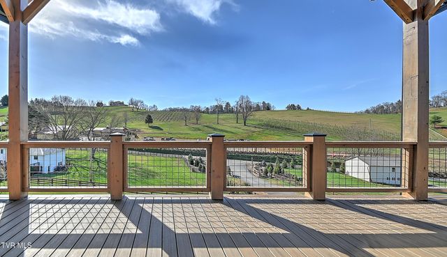 136 Farmhouse Village Trail, Butler, TN 37640