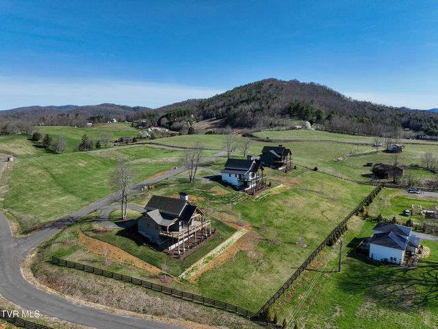 136 Farmhouse Village Trail, Butler, TN 37640