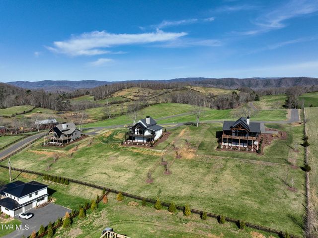 136 Farmhouse Village Trail, Butler, TN 37640