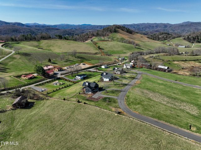 136 Farmhouse Village Trail, Butler, TN 37640