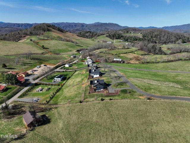 136 Farmhouse Village Trail, Butler, TN 37640