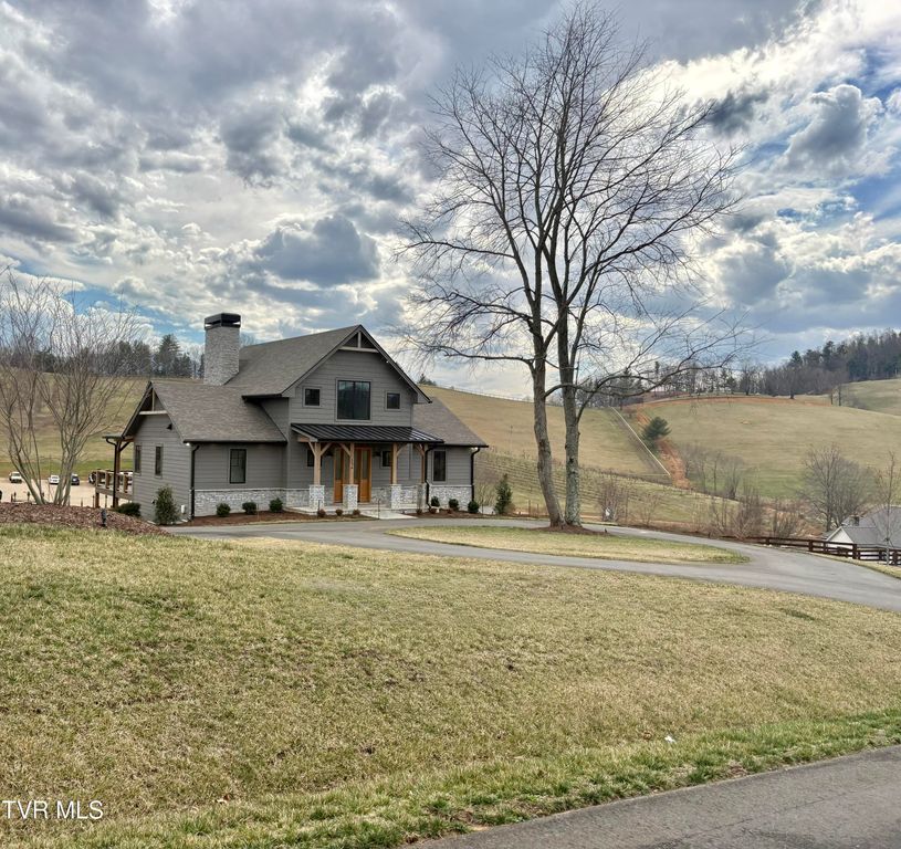 136 Farmhouse Village Trail, Butler, TN 37640