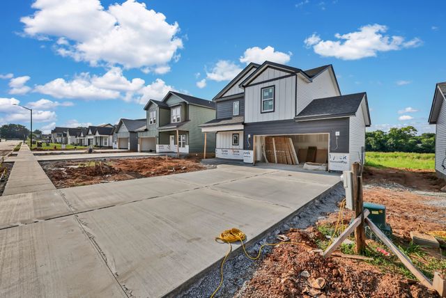 2716 Brewster Dr, Clarksville, TN 37042