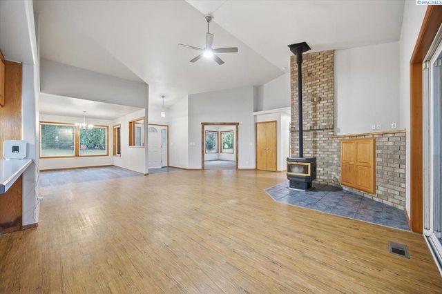 5010 Kennedy Road, West Richland, WA 99353