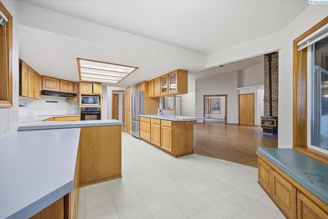 5010 Kennedy Road, West Richland, WA 99353