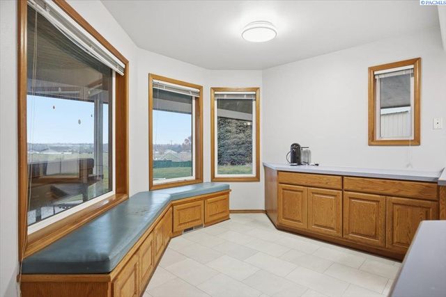 5010 Kennedy Road, West Richland, WA 99353