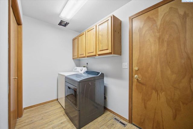 5010 Kennedy Road, West Richland, WA 99353