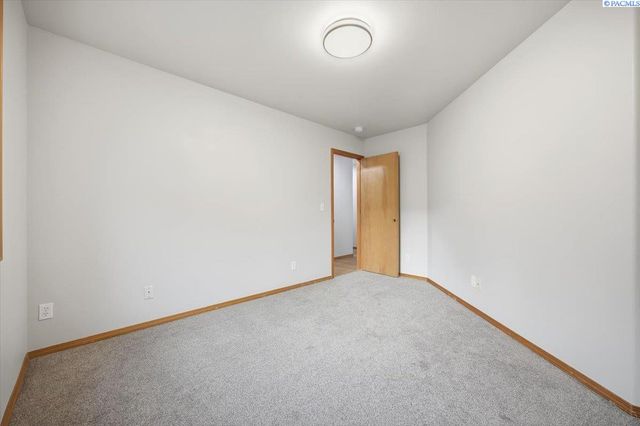 5010 Kennedy Road, West Richland, WA 99353