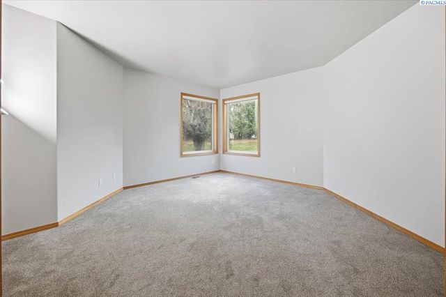 5010 Kennedy Road, West Richland, WA 99353