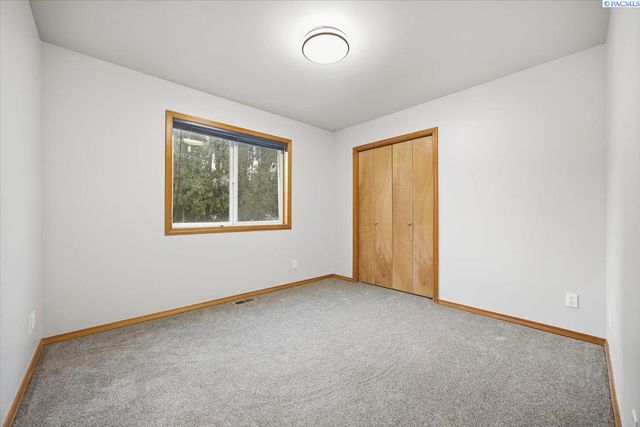 5010 Kennedy Road, West Richland, WA 99353