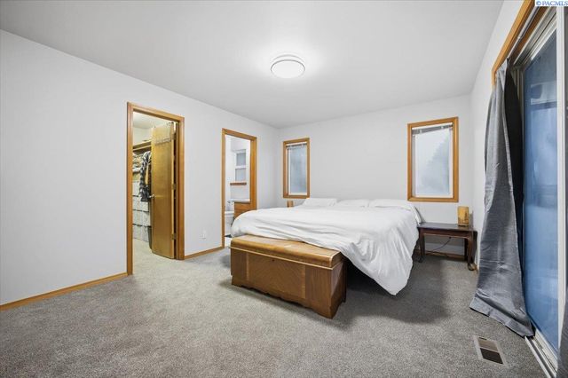 5010 Kennedy Road, West Richland, WA 99353