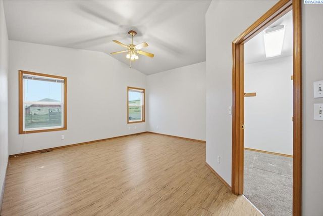 5010 Kennedy Road, West Richland, WA 99353