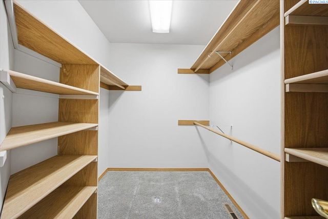 5010 Kennedy Road, West Richland, WA 99353