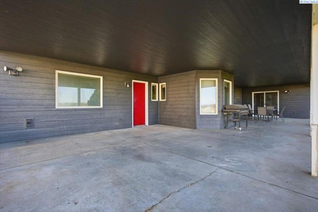 5010 Kennedy Road, West Richland, WA 99353