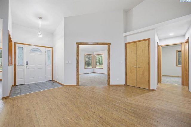 5010 Kennedy Road, West Richland, WA 99353