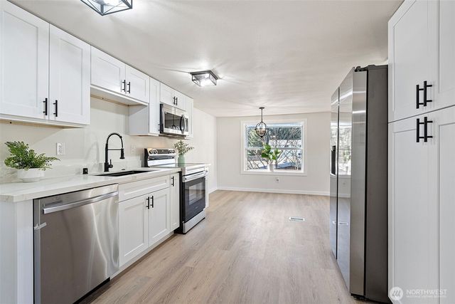 12816 Ridge Cir E, Bonney Lake, WA 98391