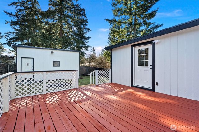 12816 Ridge Cir E, Bonney Lake, WA 98391