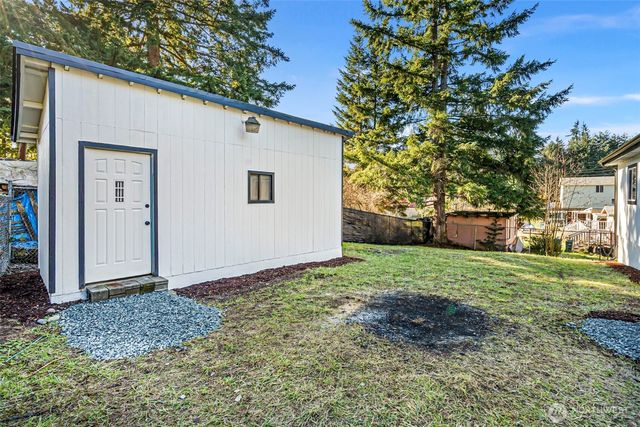 12816 Ridge Cir E, Bonney Lake, WA 98391