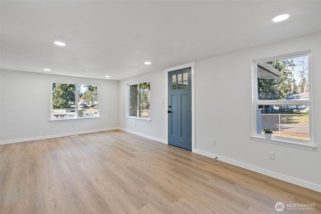 12816 Ridge Cir E, Bonney Lake, WA 98391