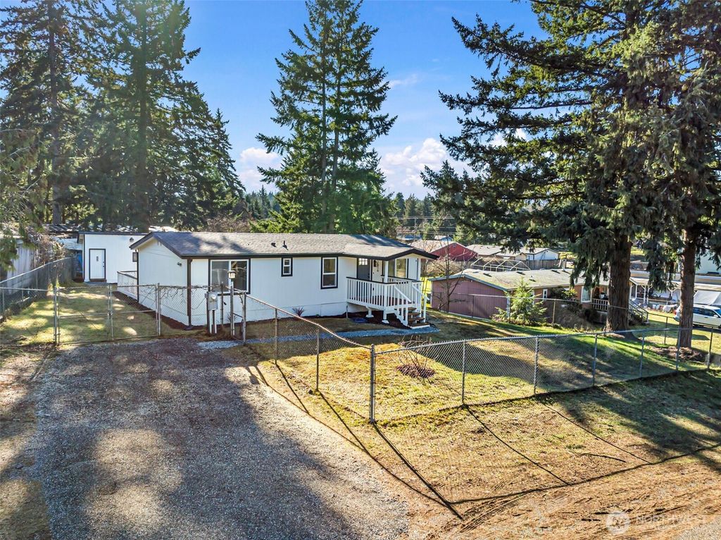 12816 Ridge Cir E, Bonney Lake, WA 98391