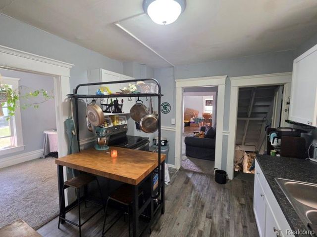 216 W Oakland Avenue, Lansing, MI 48912