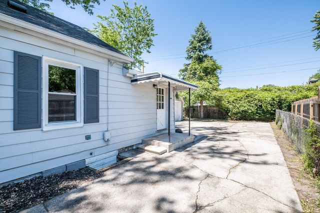 16167 Hauss Avenue, Eastpointe, MI 48021
