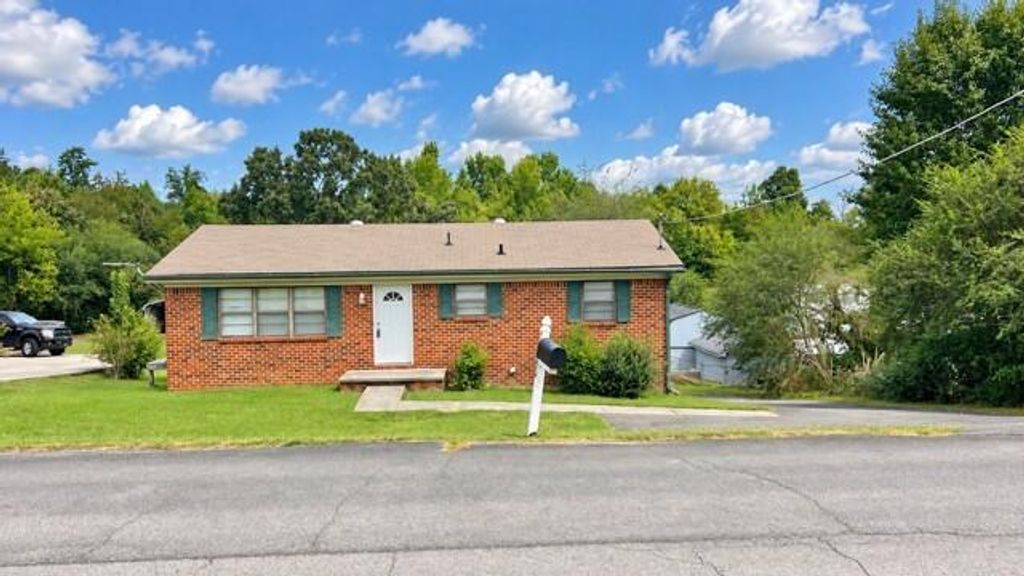 1645 Falcon Drive SE, Cleveland, TN 37323