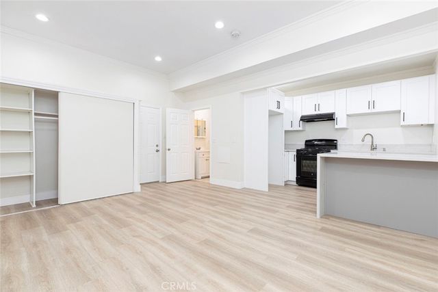 14319 Tiara Street 2, Van Nuys, CA 91401