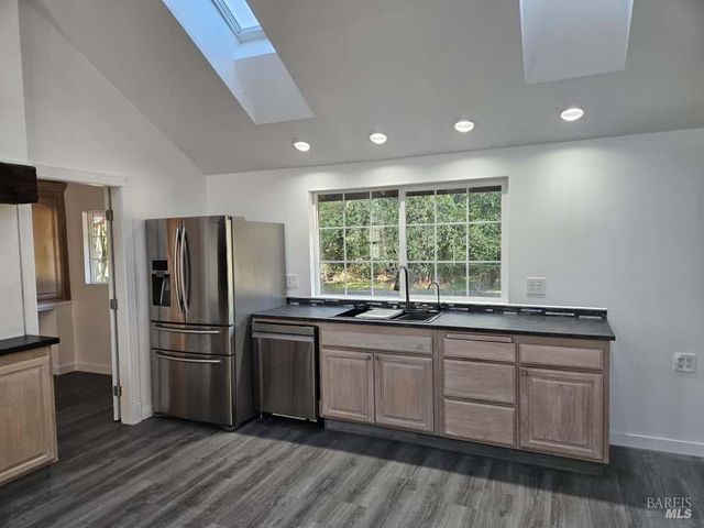 6060 Oak Ave, Cotati, CA 94931