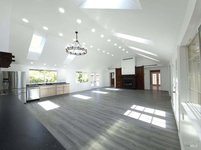 6060 Oak Ave, Cotati, CA 94931