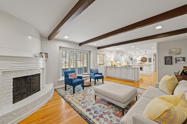 2700 W 104th Terrace, Leawood, KS 66206