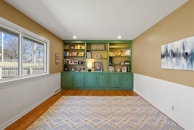 2700 W 104th Terrace, Leawood, KS 66206