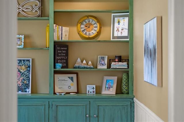 2700 W 104th Terrace, Leawood, KS 66206