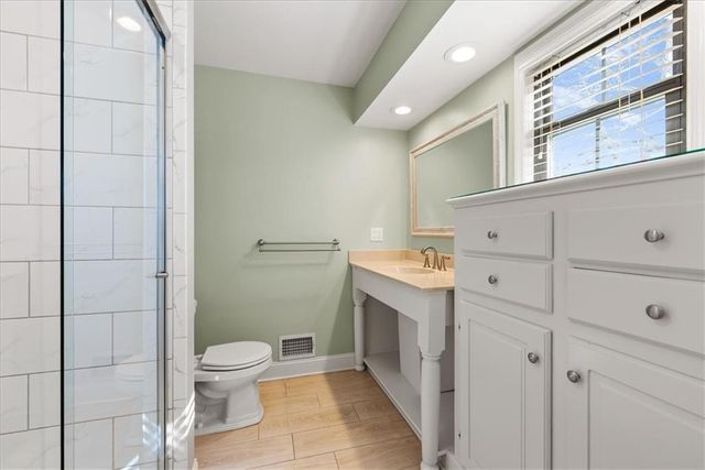 2700 W 104th Terrace, Leawood, KS 66206