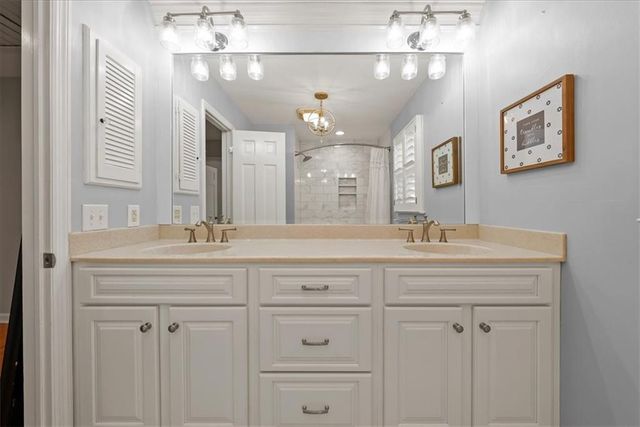 2700 W 104th Terrace, Leawood, KS 66206