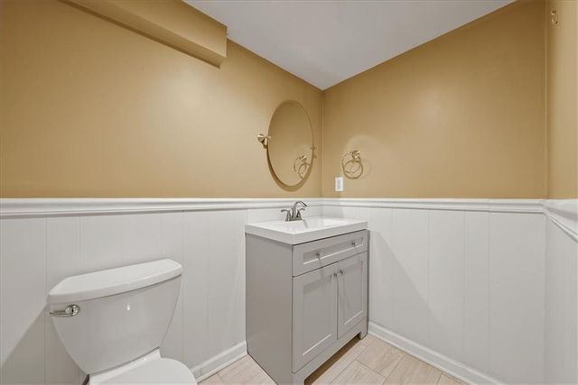 2700 W 104th Terrace, Leawood, KS 66206