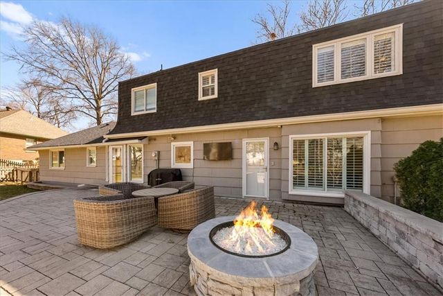 2700 W 104th Terrace, Leawood, KS 66206