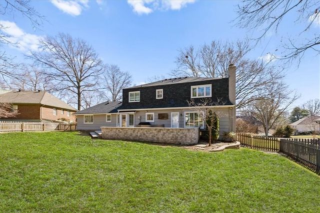 2700 W 104th Terrace, Leawood, KS 66206